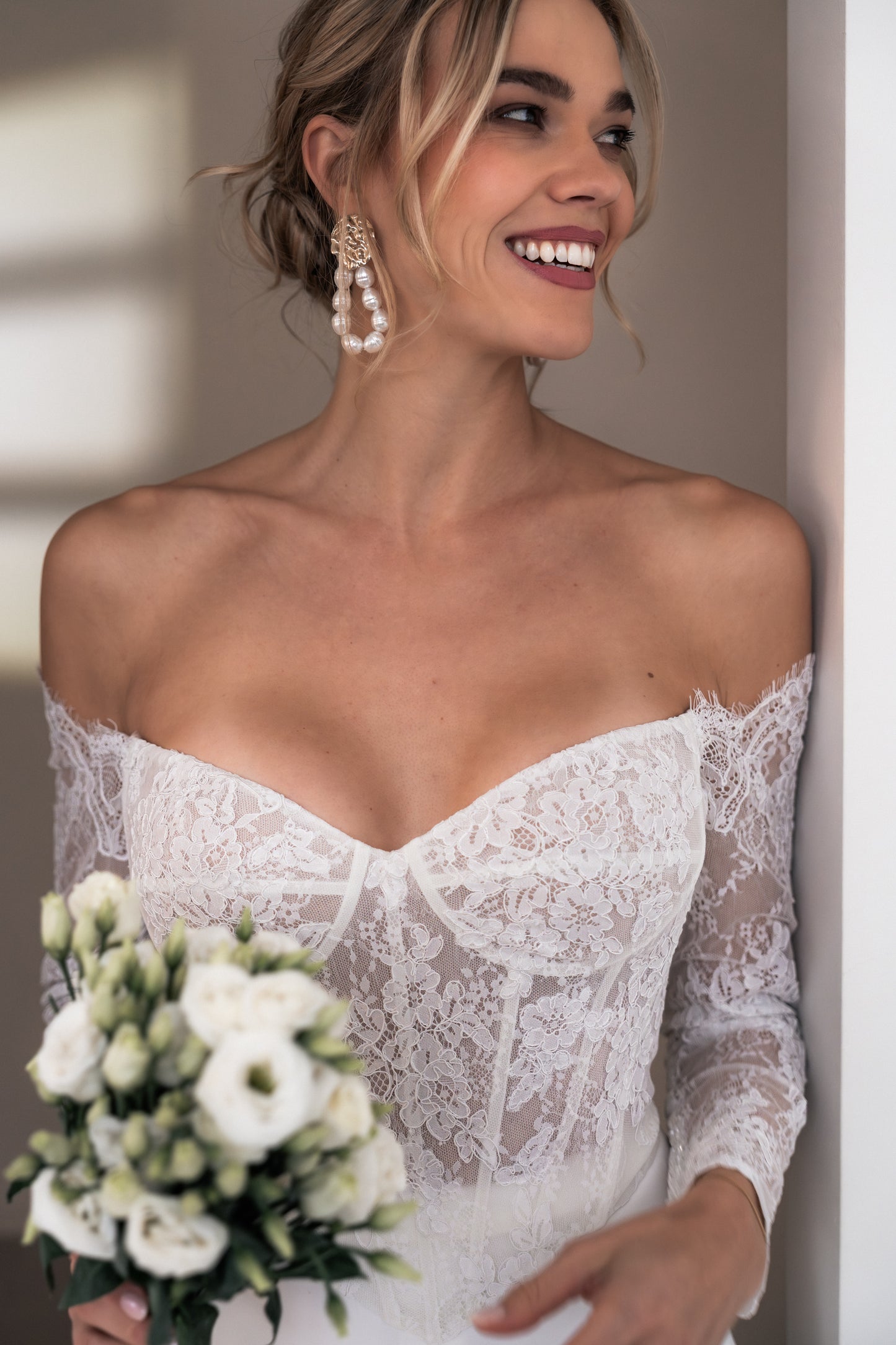Carla Corsage ivory